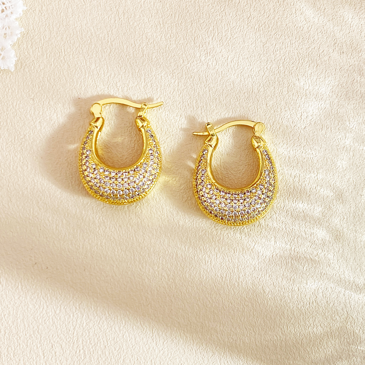 时尚轻奢铜镀18K金锆石耳环女INS小众精致高级耳饰