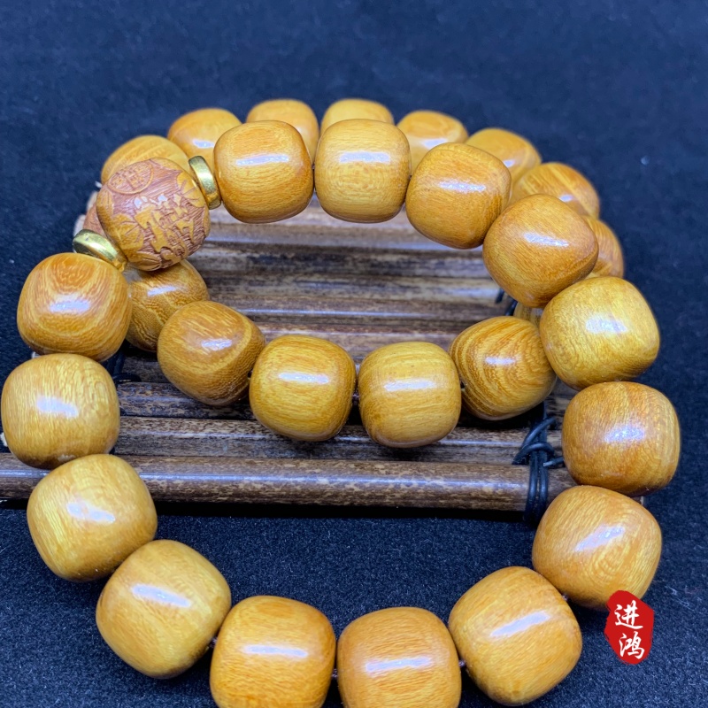 Exquisite golden thread sandalwood bracelet, with fine texture and warm luster, fully showcases the elegance of the East. Prayer beads 📿 cultural play bracelets prayer beads Item Picture