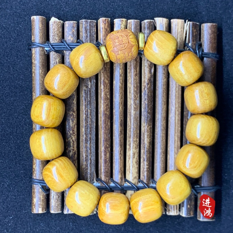 Exquisite golden thread sandalwood bracelet, with fine texture and warm luster, fully showcases the elegance of the East. Prayer beads 📿 cultural play bracelets prayer beads Application Scenario