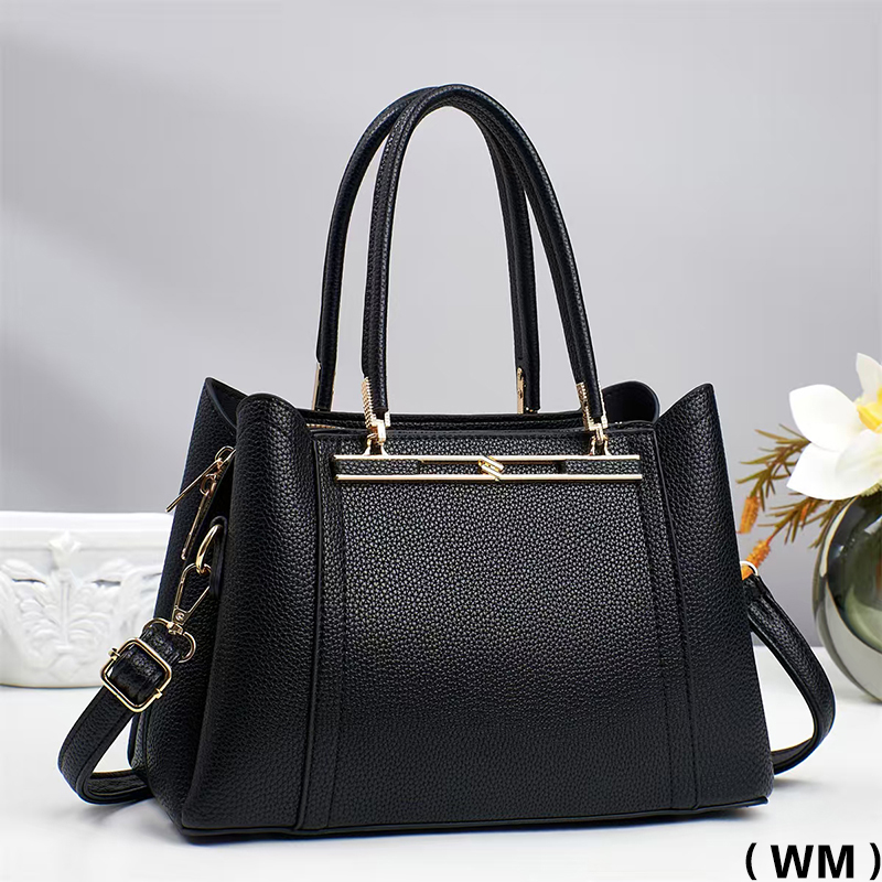 The new large-capacity hand-held shoulder crossbody bag YP1819-6 from Meifang Bags and Yiding Bags Industry Application Scenario