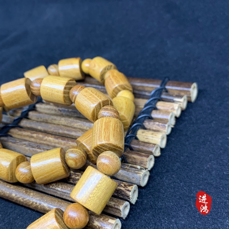 The new gold sandalwood bracelet in the bucket bead style is placed on a bamboo mat, presenting a simple and elegant look with its natural beauty fully displayed. Prayer beads 📿 cultural play bracelet prayer beads Application Scenario