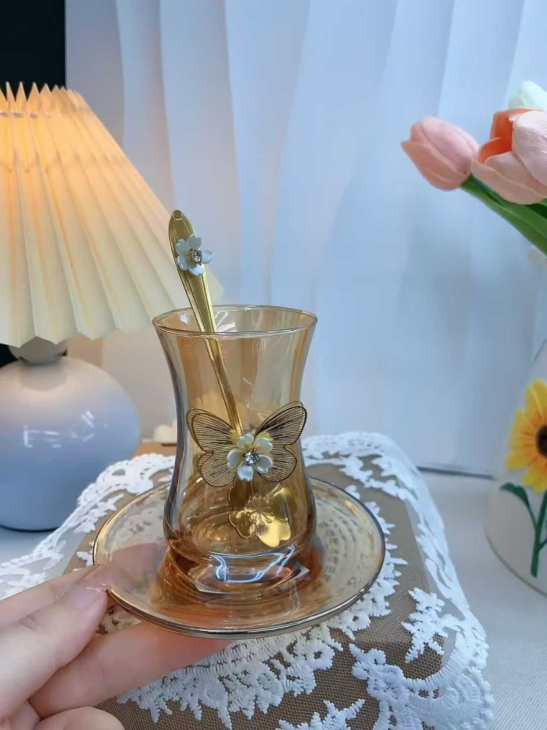 精致蝴蝶杯具，金色点缀花饰，尽显优雅浪漫氛围产品图
