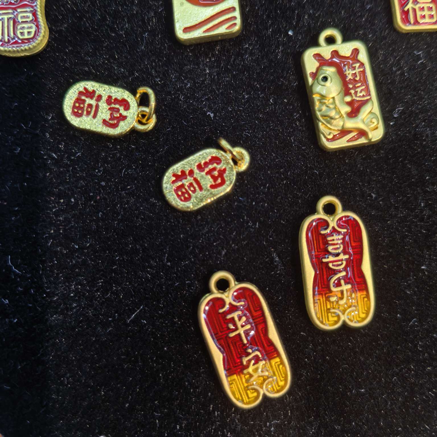 A wide range of fashionable accessories and accessories are carefully selected. There are various personalized decorative accessories with rich and colorful combinations. The combination of accessories and accessories is made of ancient gold Application Scenario