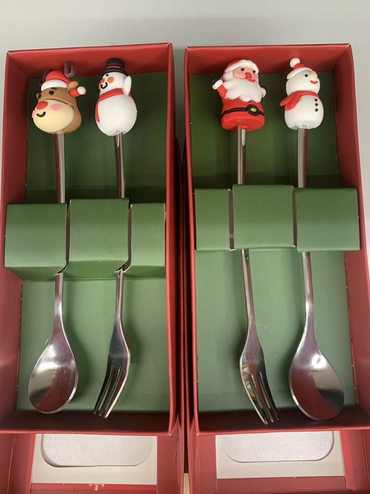 圣诞主题餐具萌趣上线，雪人驯鹿造型吸睛，节日氛围感