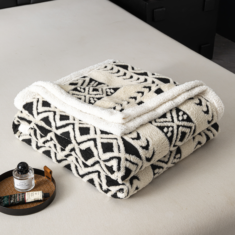 025新款双层阳离子菱形格提花塔芙绒羊羔绒跨境双层毛毯盖毯毯子