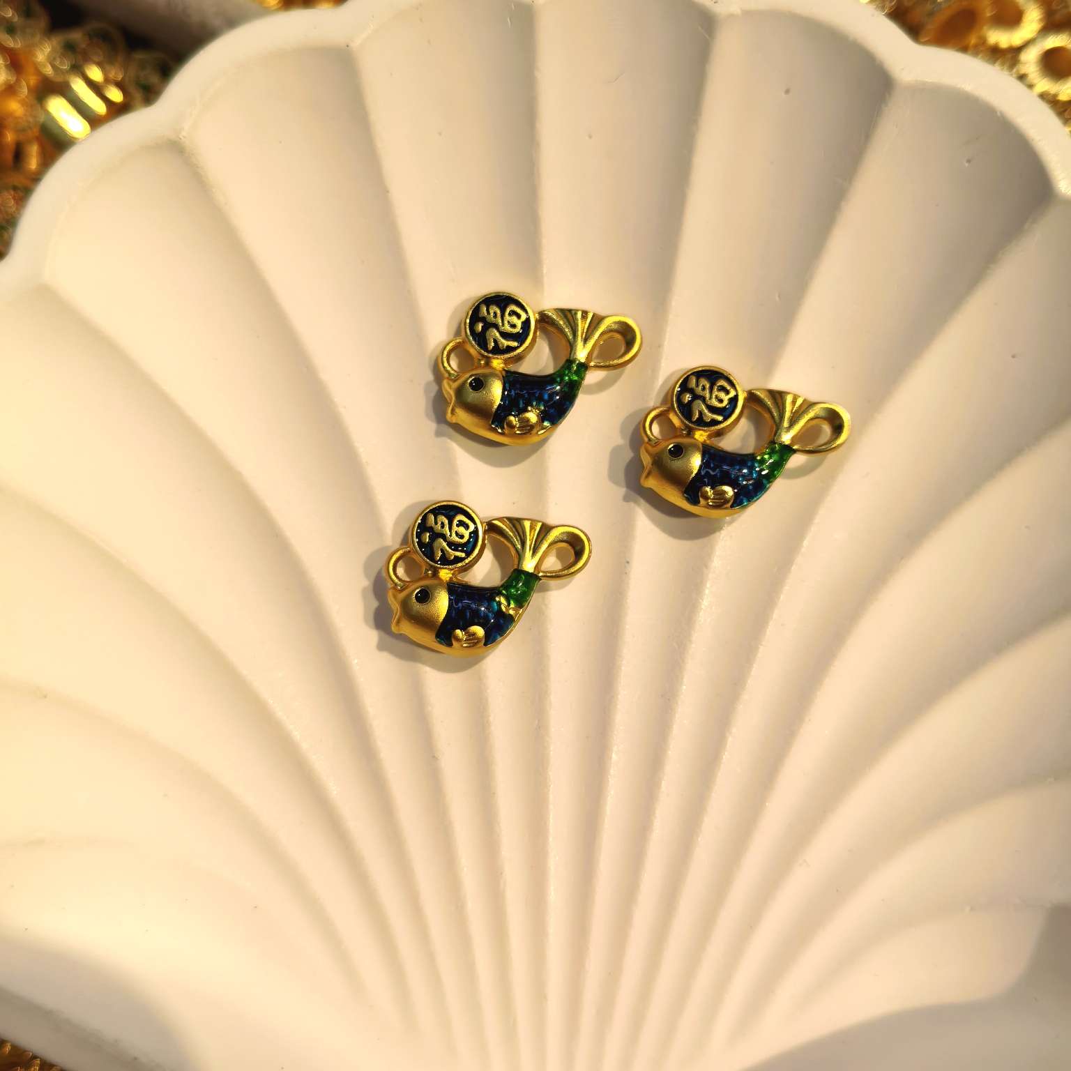 A wide range of fashionable accessory items, creative and eclectic decorative accessories, versatile and trendy accessories, various choices of accessories, marked with ancient gold