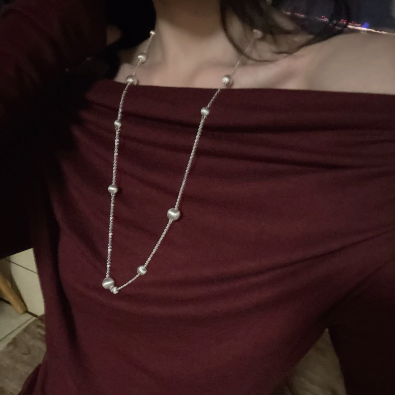This pure silver necklace is a classic and versatile bestseller on Xiaohongshu and Douyin live-streaming, revealing the collarbone and looking great for ladies Application Scenario