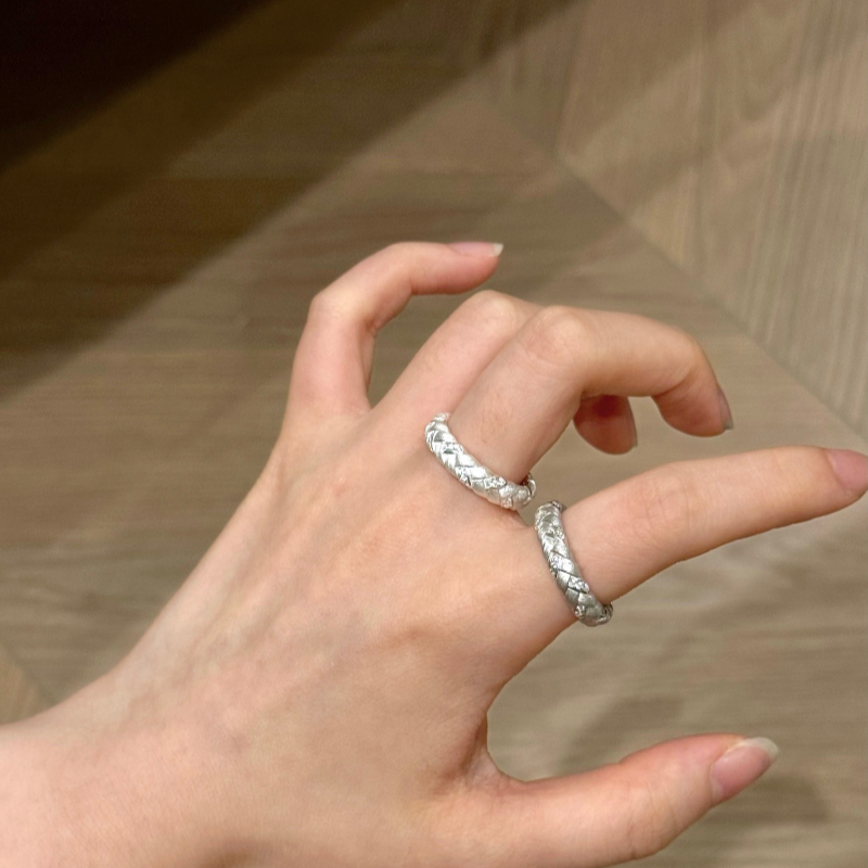 European and American geometric line twisted knot ring, Instagram trend, cold style, simple and elegant, index finger women's style Specification image