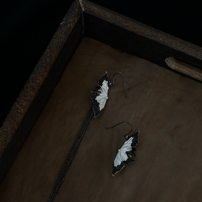 S925 sterling silver geometric square earrings, simple and cold style, irregular stud rings, Korean style, simple and trendy earrings, Shibuya Application Scenario