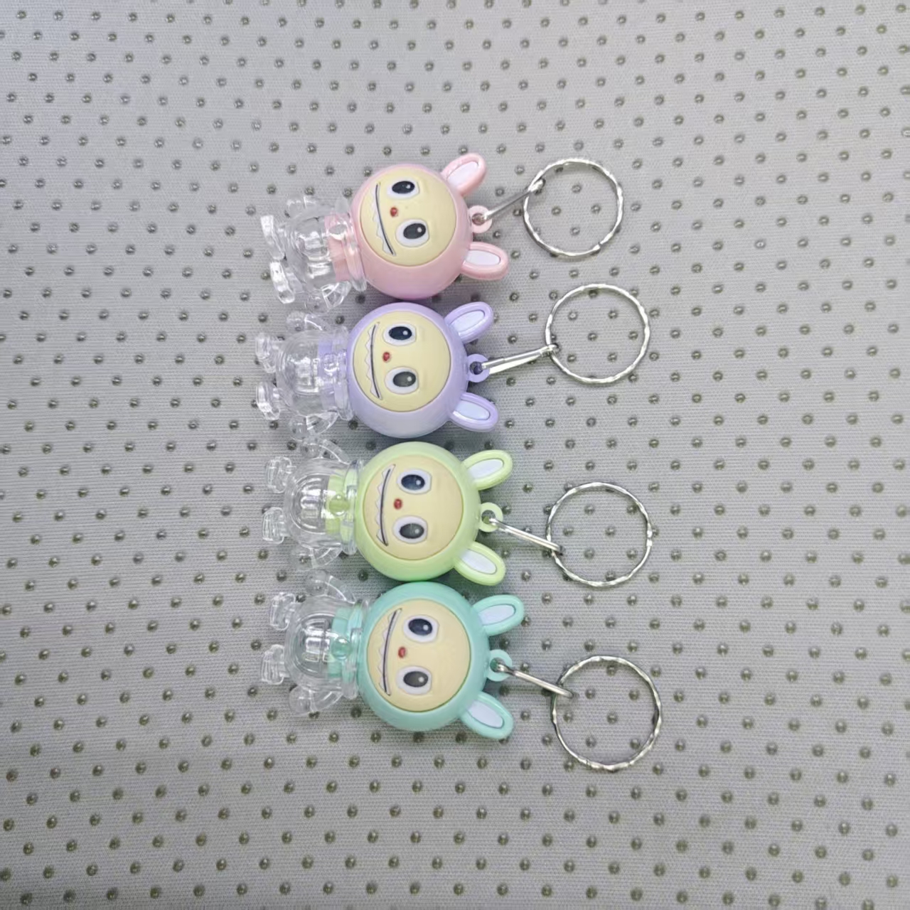 Keychain light, flashing cartoon keychain light, keychain light, flashing cartoon pendant, lightweight and portable, essential for students and offices, available in multiple colors, factory wholesale Application Scenario