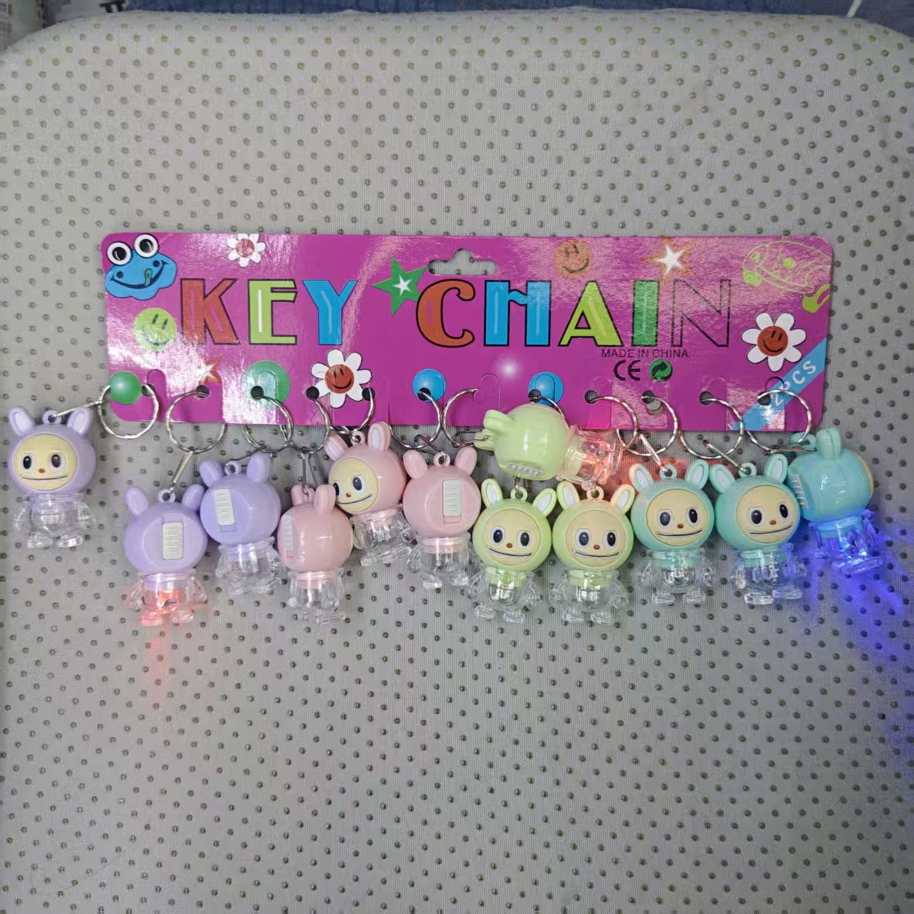 Keychain light, flashing cartoon keychain light, keychain light, flashing cartoon pendant, lightweight and portable, essential for students and offices, available in multiple colors, factory wholesale pic 6