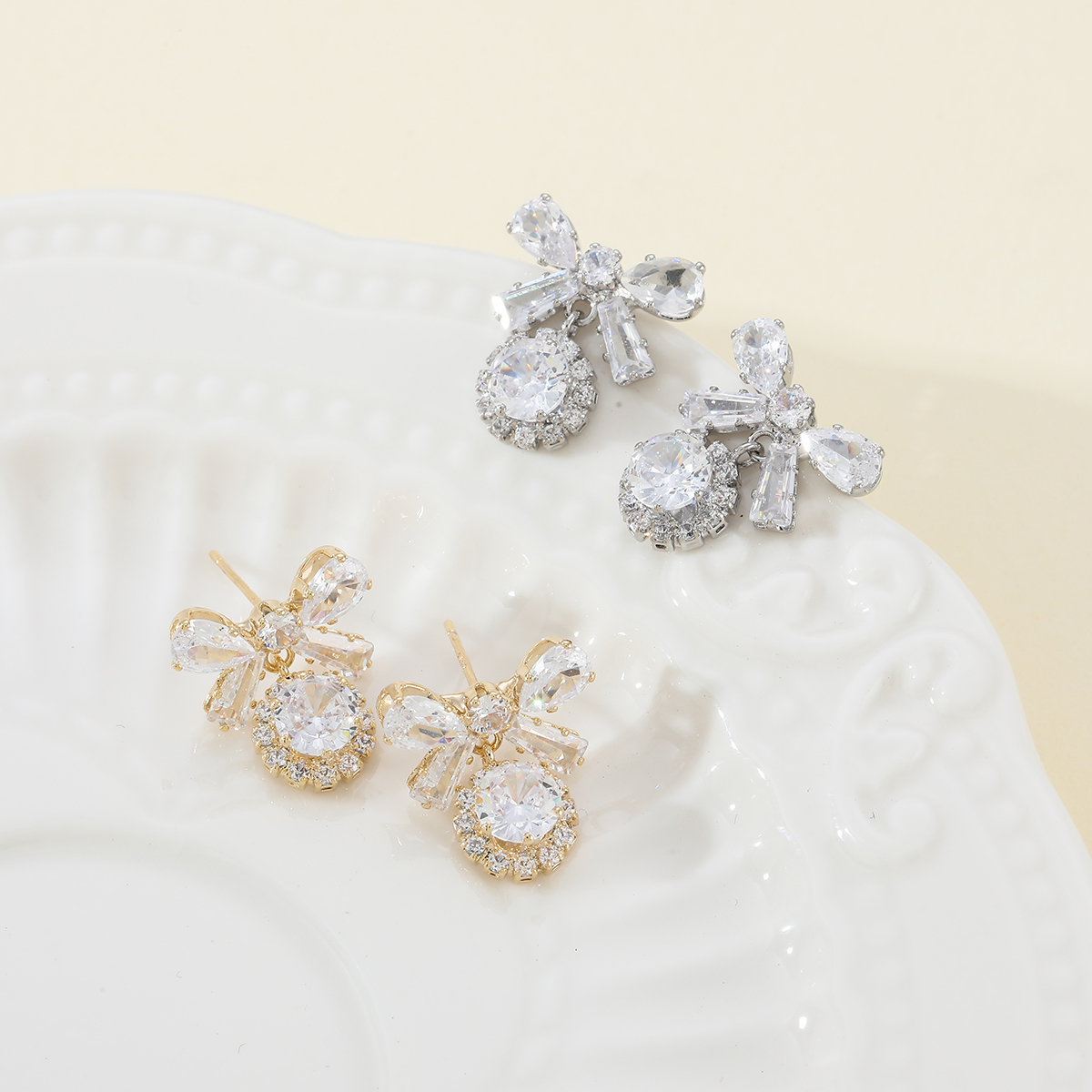 Xuhui brand exquisite and light luxury copper plated with real gold and zircon inlaid 925 silver needle bow, luxurious design and fashionable stud earrings Item Picture