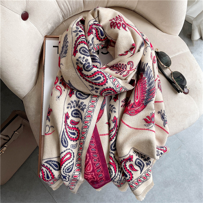 The same retro ethnic style bluebird scarf, a thick and warm women's high-end look, and a winter cashmere shawl