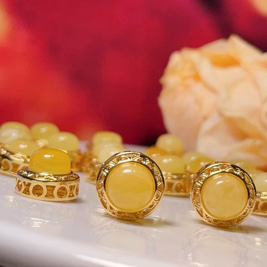 Amber round straight-hole accessories, diy jewelry accessories, crystal accessories, traditional sand gold accessories, copper-plated real gold, high color retention