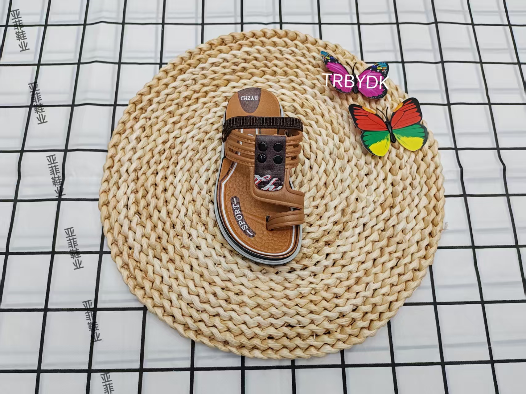 Anti-slip casual two-piece flip-flops for children in summer full figure