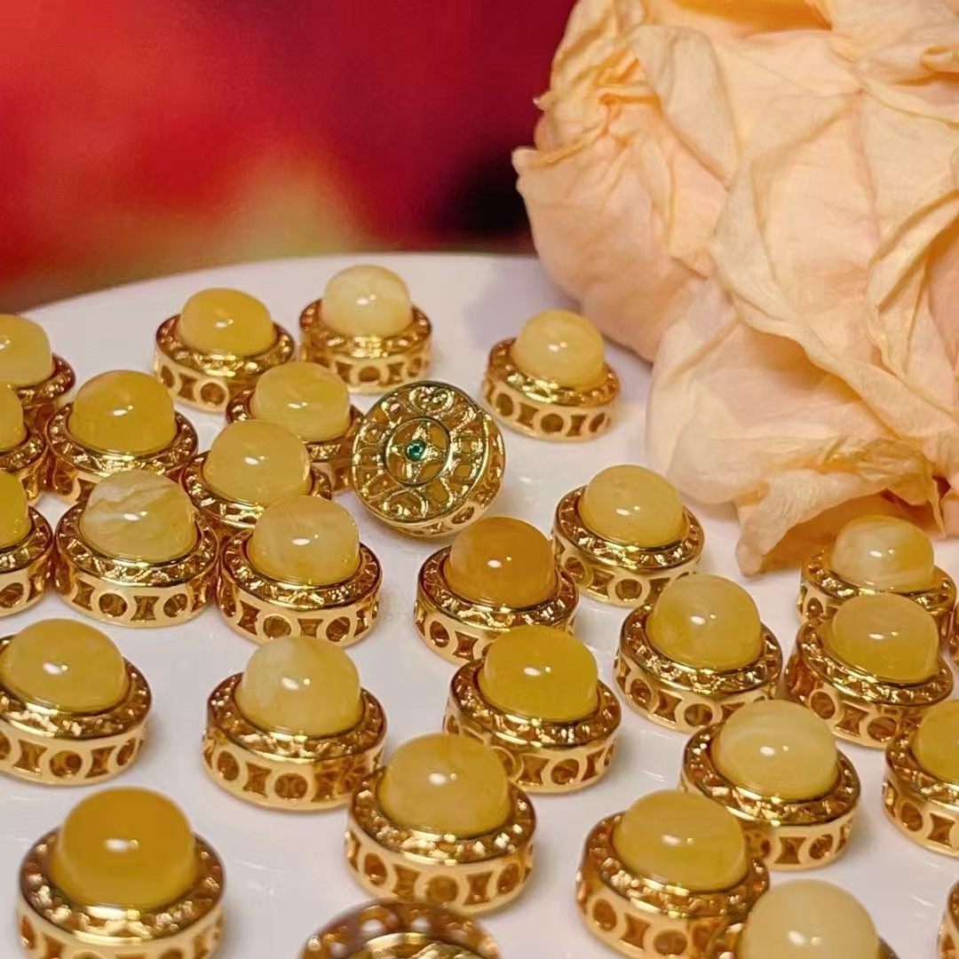 Amber round straight-hole accessories, diy jewelry accessories, crystal accessories, traditional sand gold accessories, copper-plated real gold, high color retention details Picture