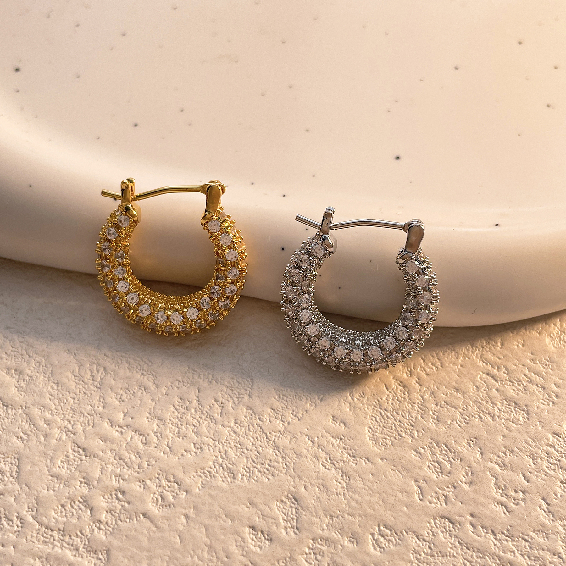 European and American fashion, light luxury, full zirconium geometric earrings, niche design, high-end feel, copper-plated real gold earrings wholesale