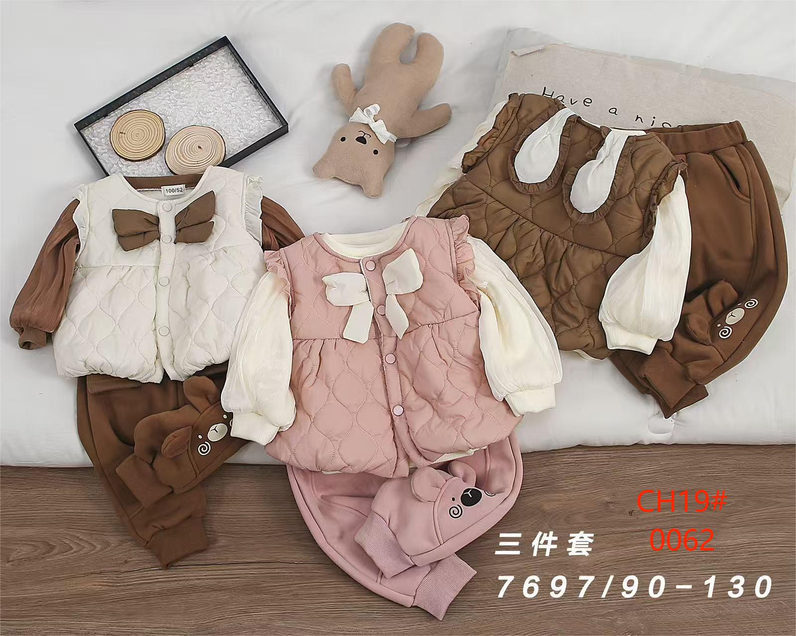 女童洋气马甲秋冬季2025新款宝宝蝴蝶结毛毛衣儿童甜美夹棉外套潮