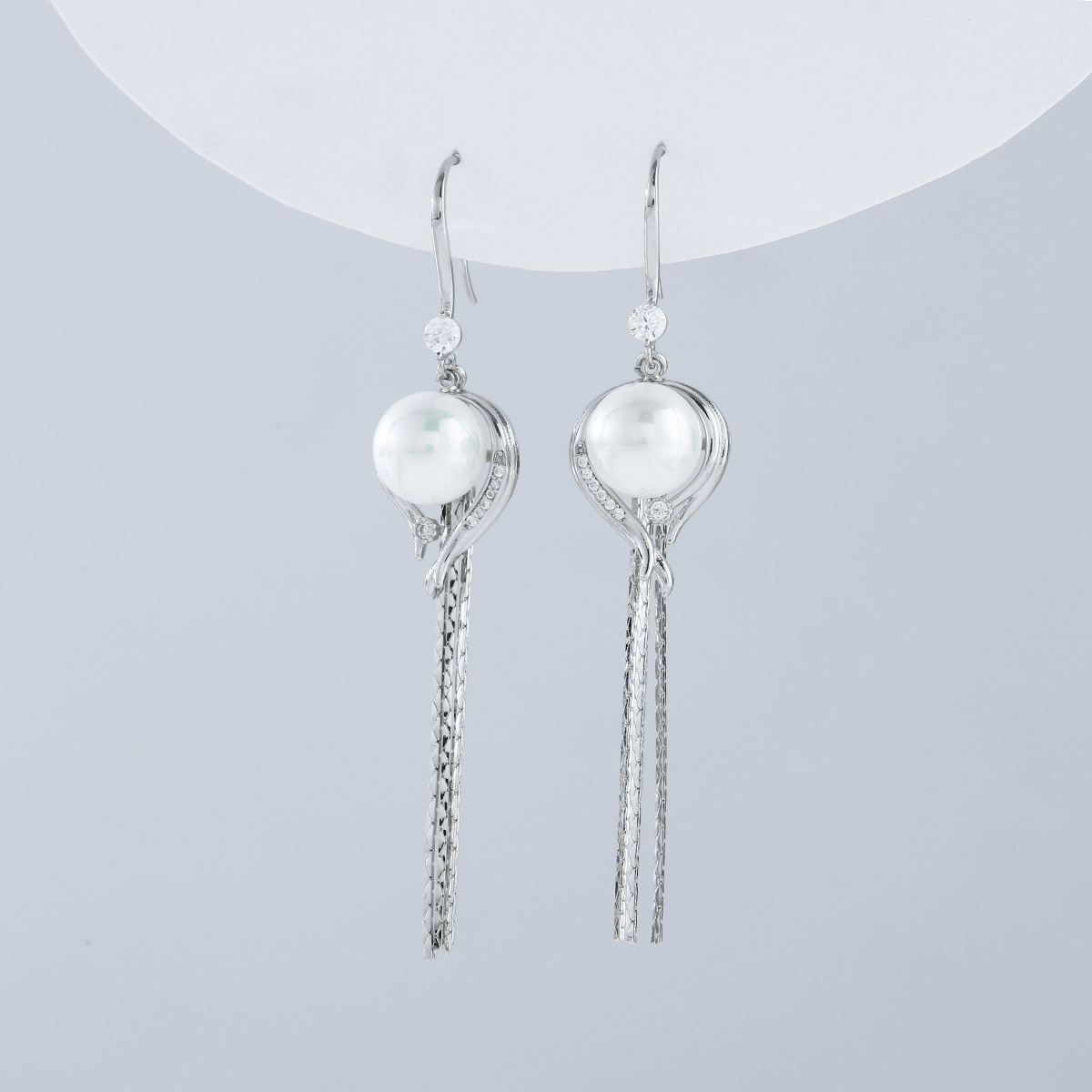 Xuhui brand exquisite and light luxury copper plated with real gold, zircon inlaid 925 silver needle beaded, super fairy tassel design stud earrings Application Scenario