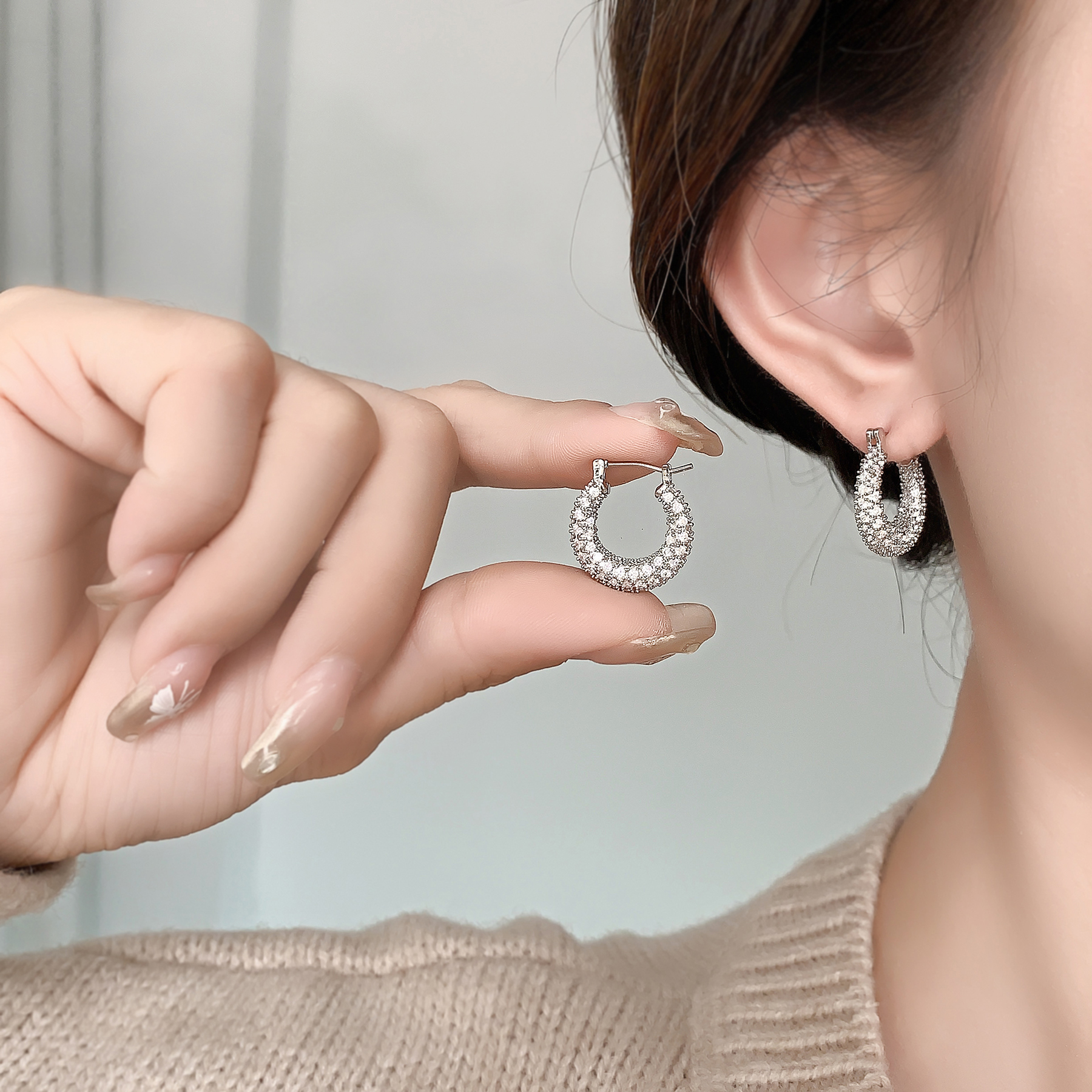 European and American fashion, light luxury, full zirconium geometric earrings, niche design, high-end feel, copper-plated real gold earrings wholesale details Picture