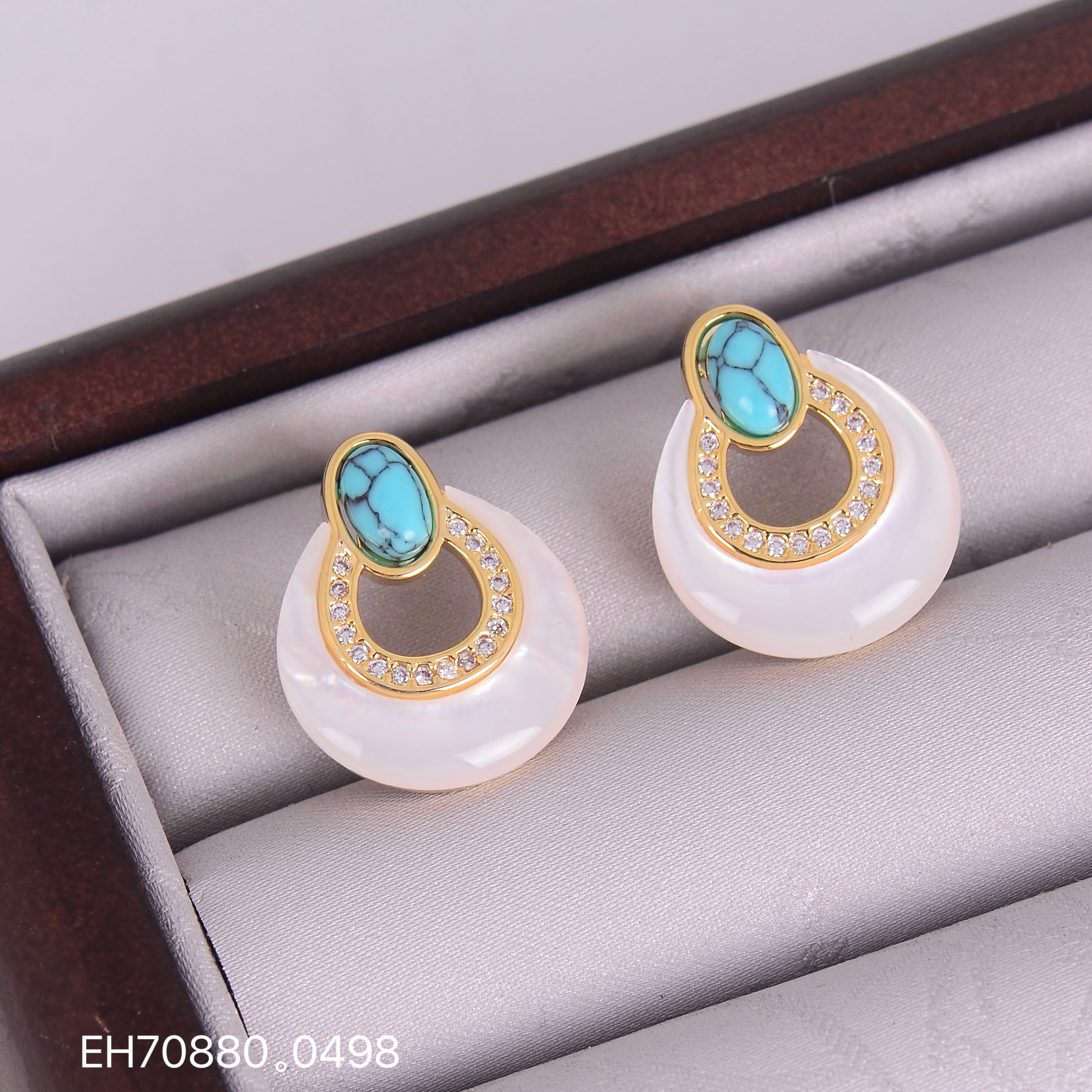 天然双面白色贝母耳扣老钱风新款高级感重工个性耳环时尚通勤耳坠