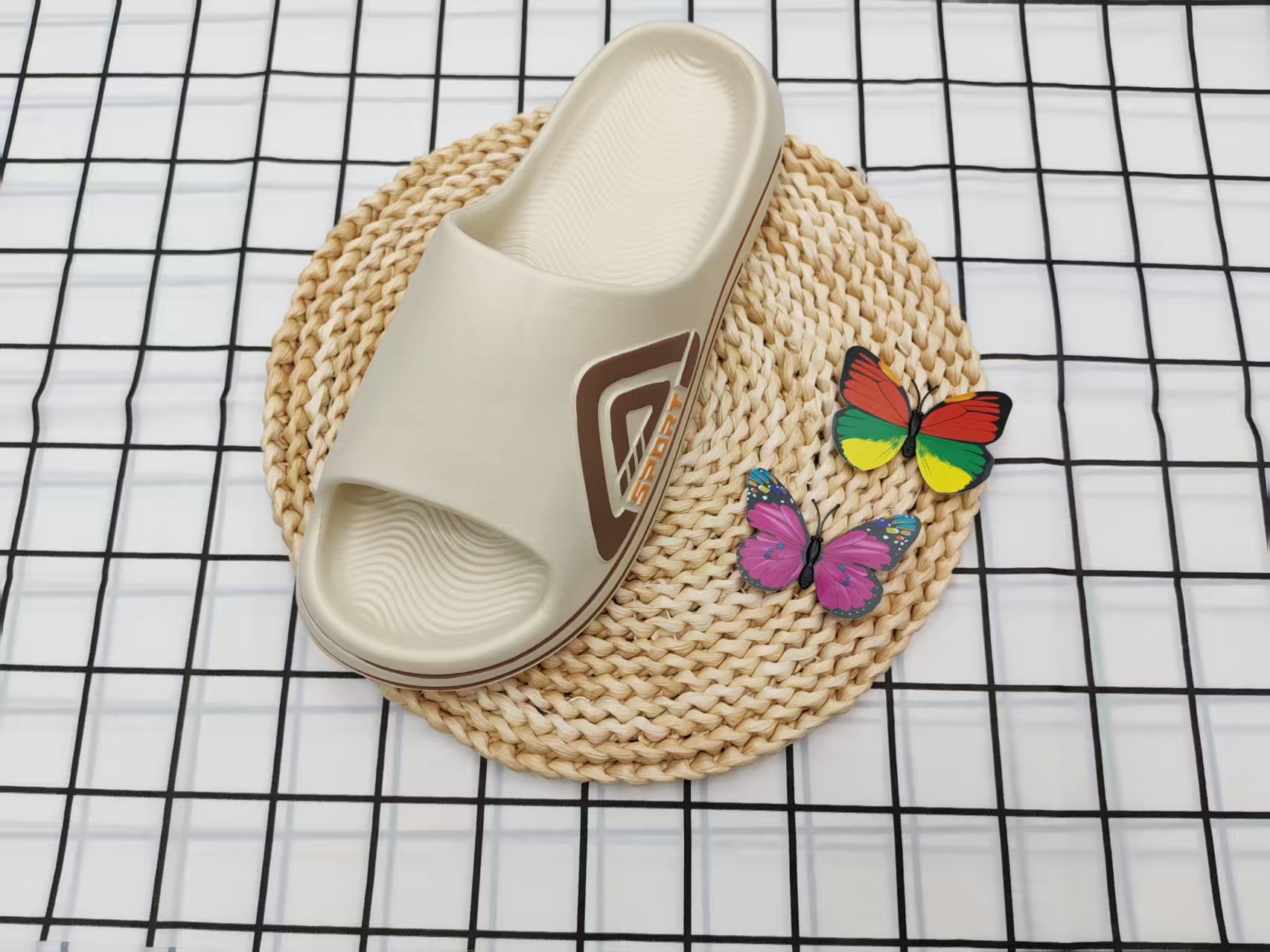 New anti-slip outerwear fashionable slippers for men in summer 2025 details Picture