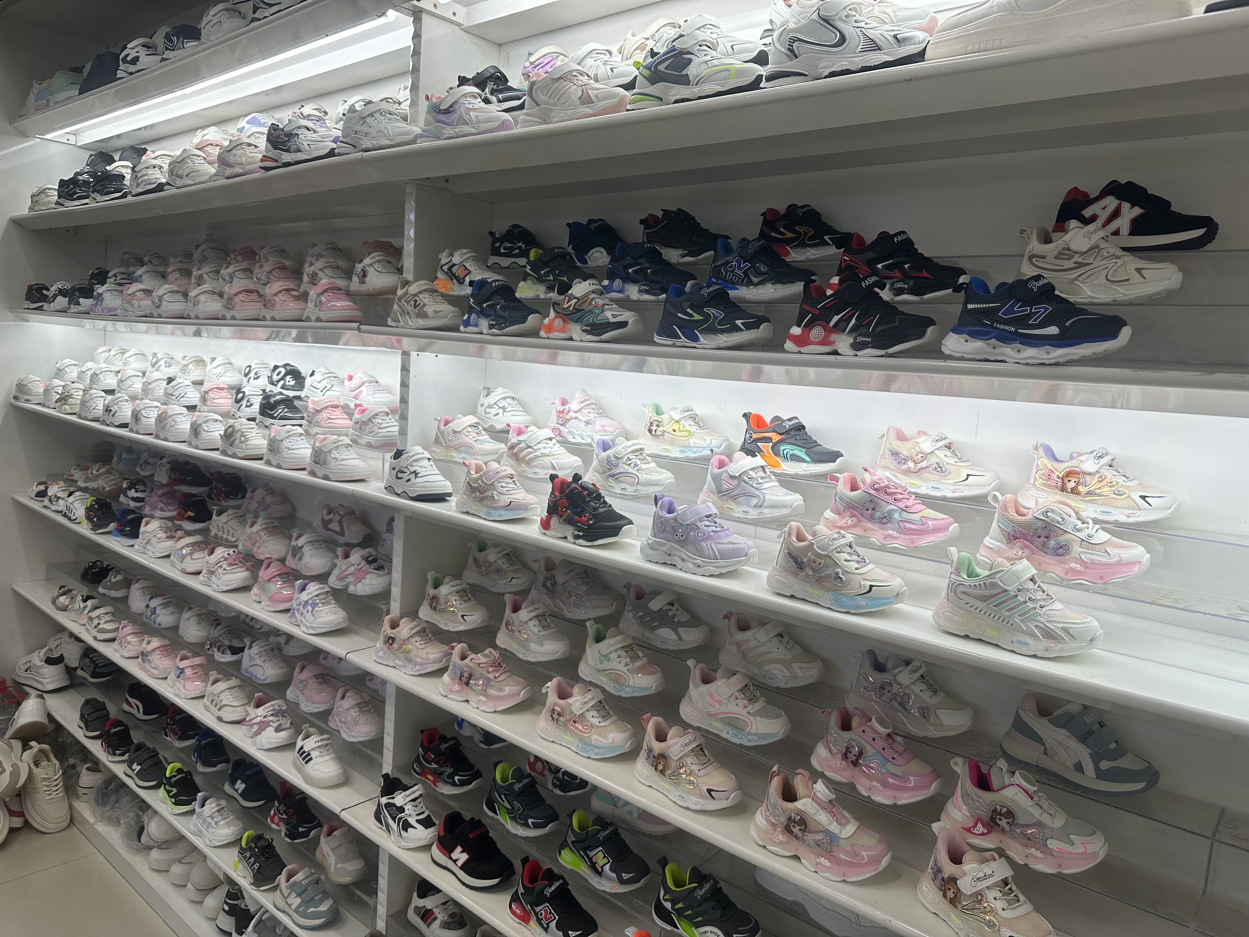 Awei Shoe Industry Trading describe pic - 1