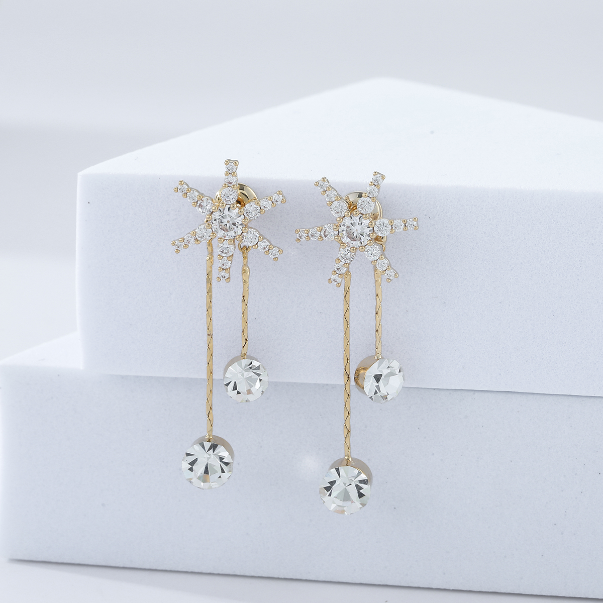 饰品/耳饰/耳钉/珍珠耳钉/耳堵白底实物图