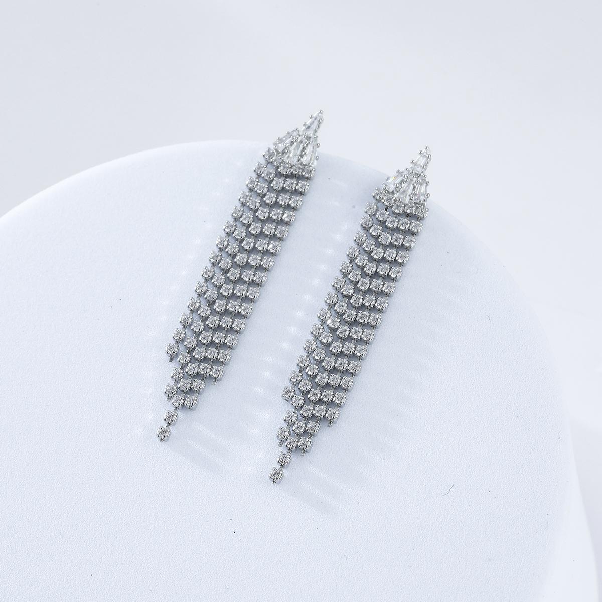 Xuhui brand exquisite and light luxury copper plated with real gold and set with zircon 925 silver pins and full zirconium tassels design stud earrings Application Scenario