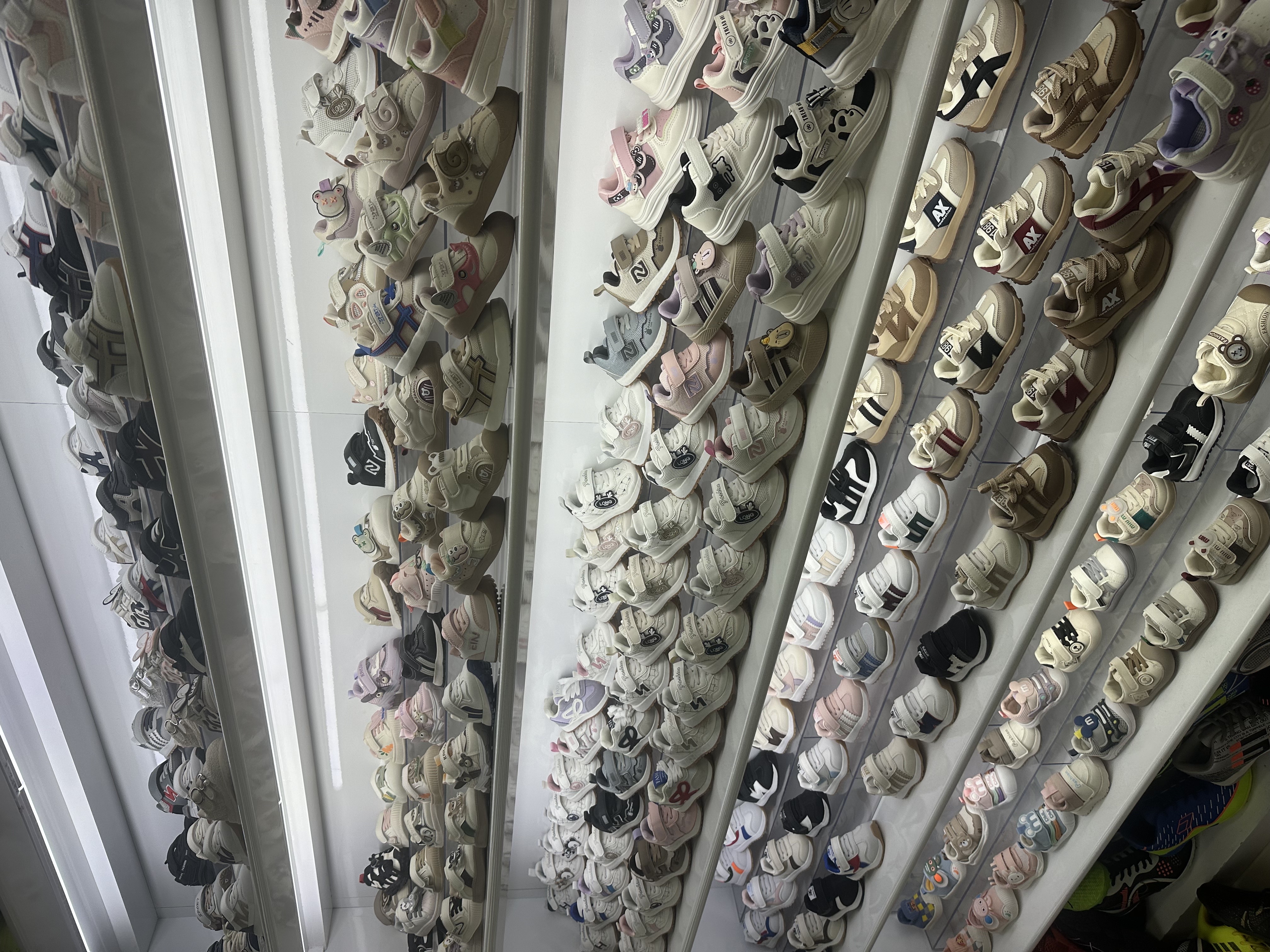 Awei Shoe Industry Trading describe pic - 2