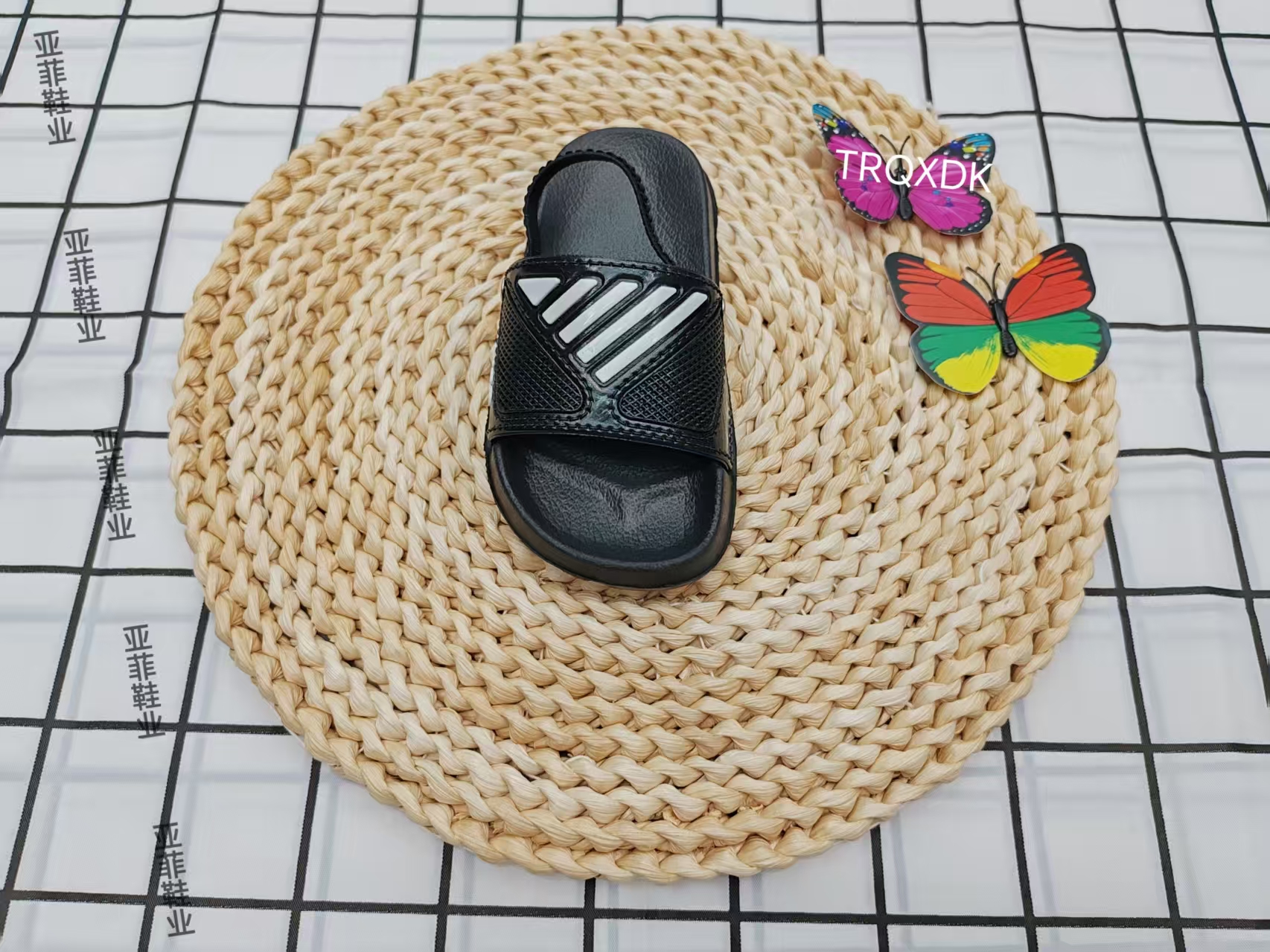 New simple and anti-slip two-wear children's flip-flops for summer in 2025 full figure