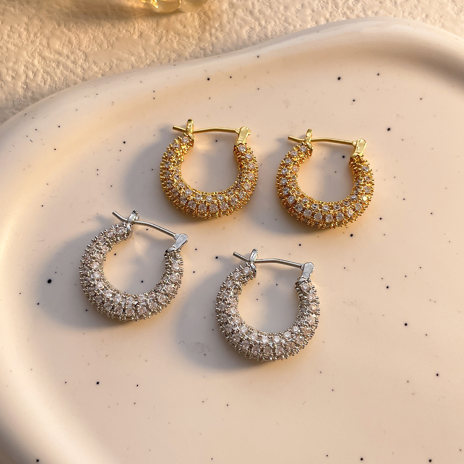 European and American fashion, light luxury, full zirconium geometric earrings, niche design, high-end feel, copper-plated real gold earrings wholesale Specification image