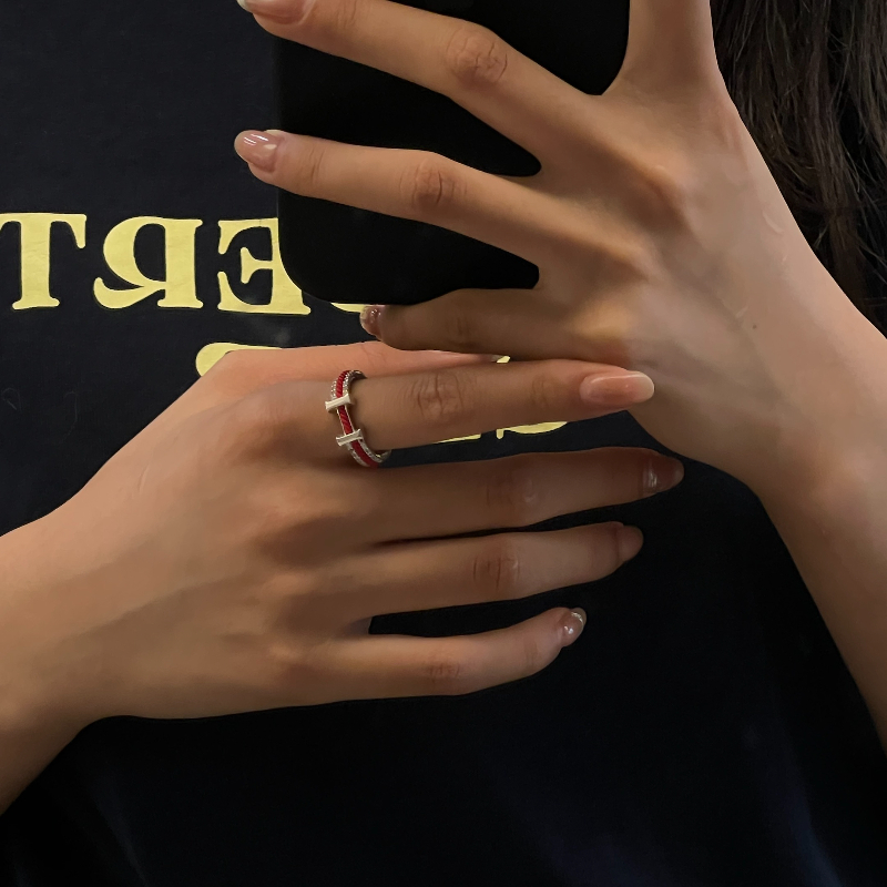The H fashion layered ring features a simple yet eye-catching combination of red and white gold, highlighting individual charm details Picture