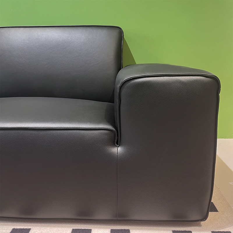 皮艺沙发实物图