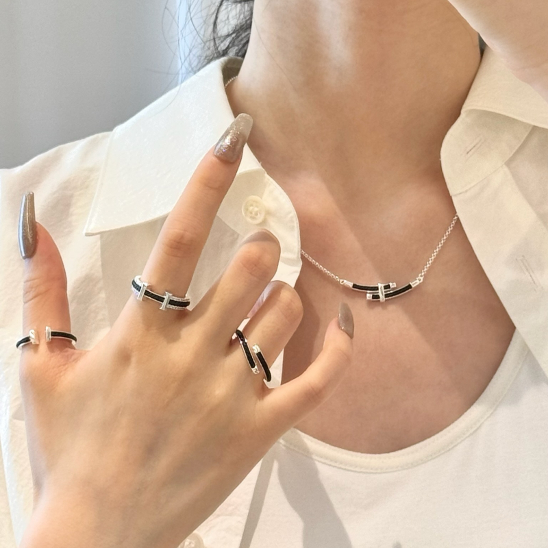 European and American cross-border 925 sterling silver round life tree jewelry necklace for women, a rare and high-end style, versatile collarbone chain, a big brand Specification image