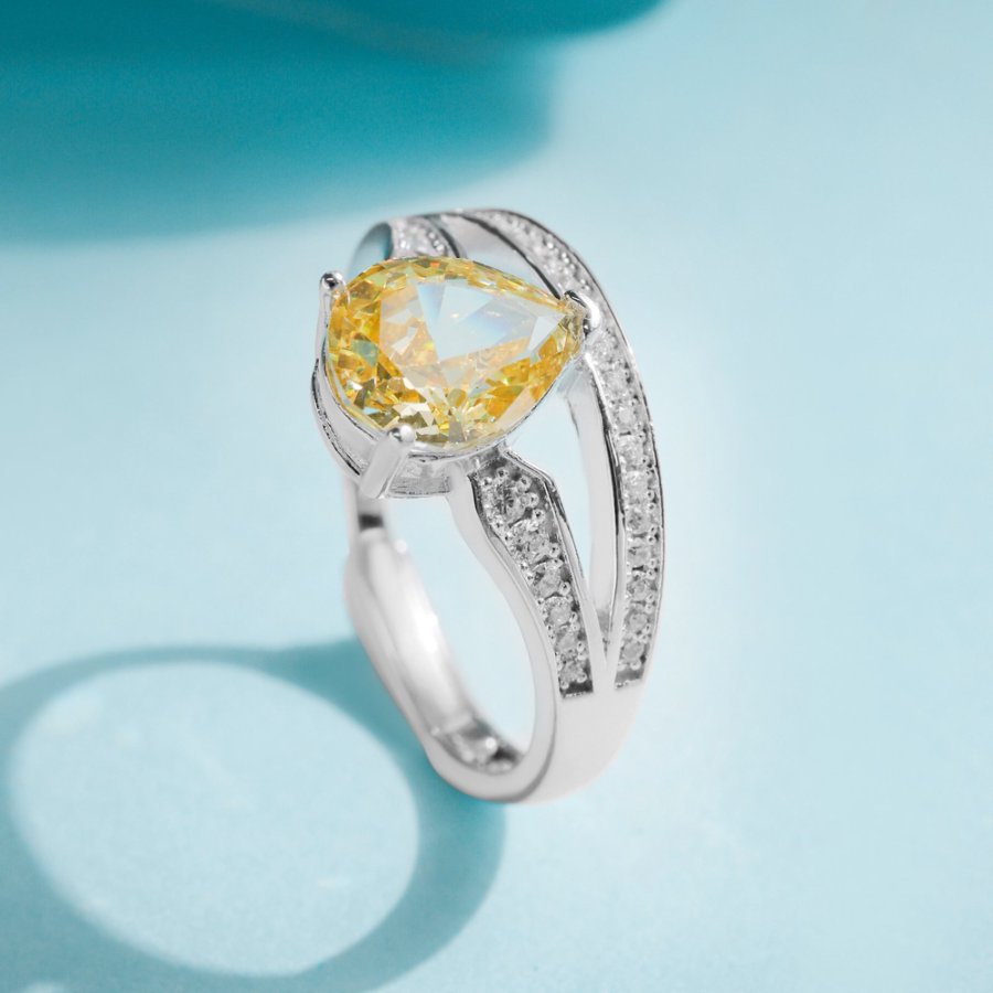 Zhuoheng Jewelry S925 Silver Premium Luxury and Elegant Waterdrop Zircon Fashion Ring Application Scenario