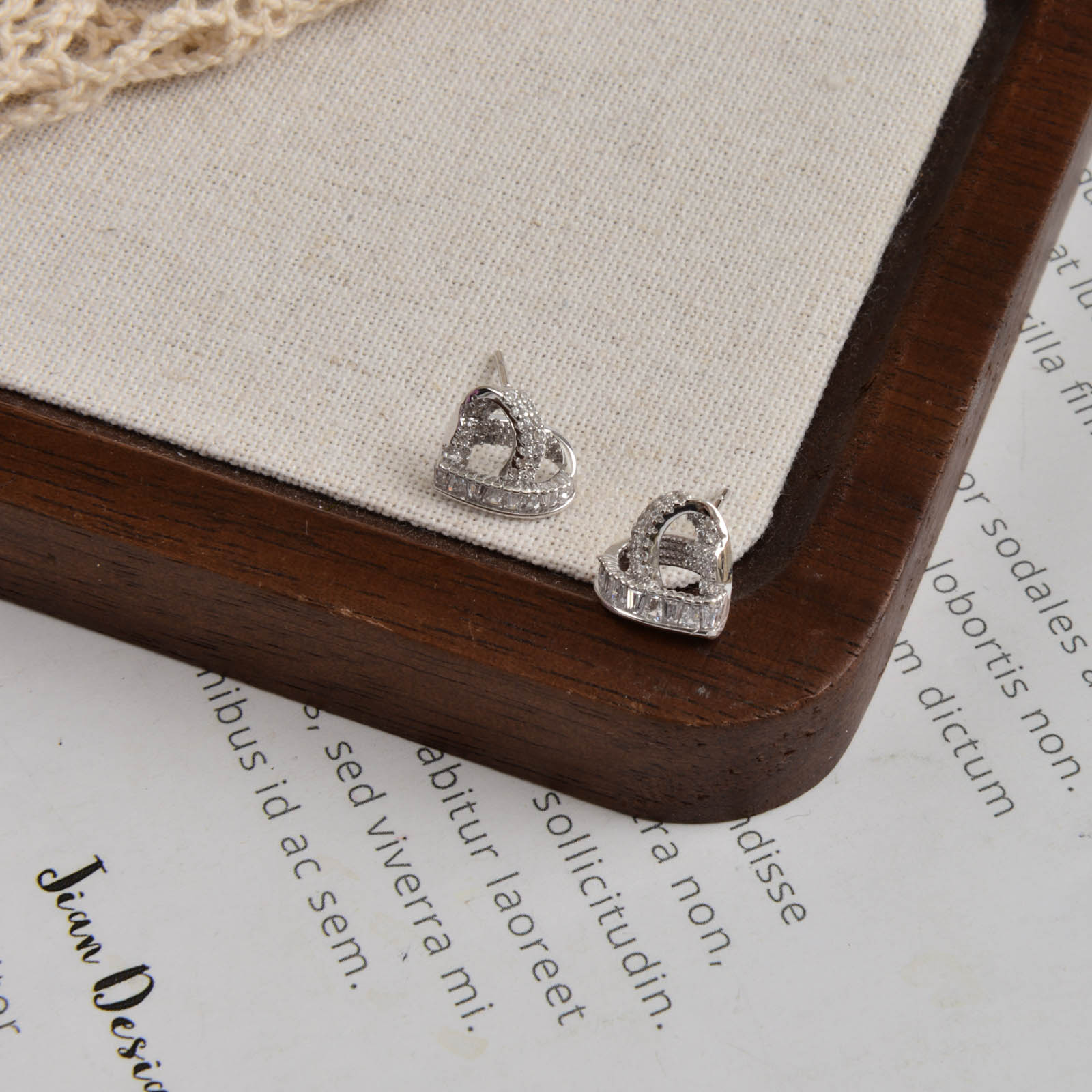 2025精致镀金简约气质超闪锆石耳钉 女高级感仙气蝴蝶花朵耳饰品