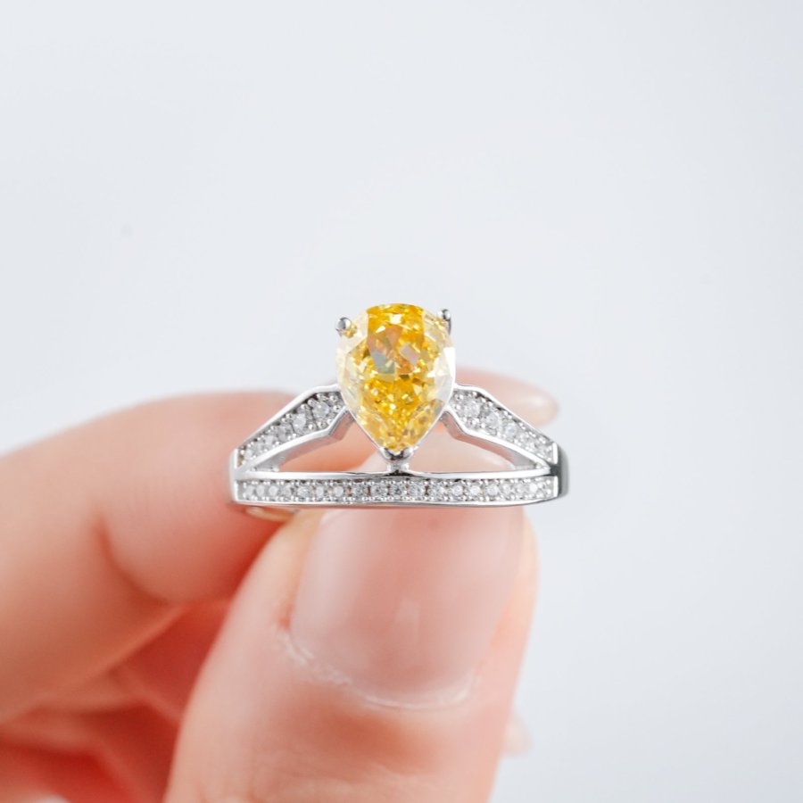 Zhuoheng Jewelry S925 Silver Premium Luxury and Elegant Waterdrop Zircon Fashion Ring details Picture