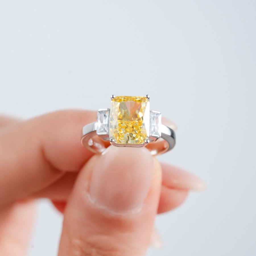 Zhuoheng Jewelry S925 Silver Premium Luxury Square Zircon Fashion Ring Item Picture