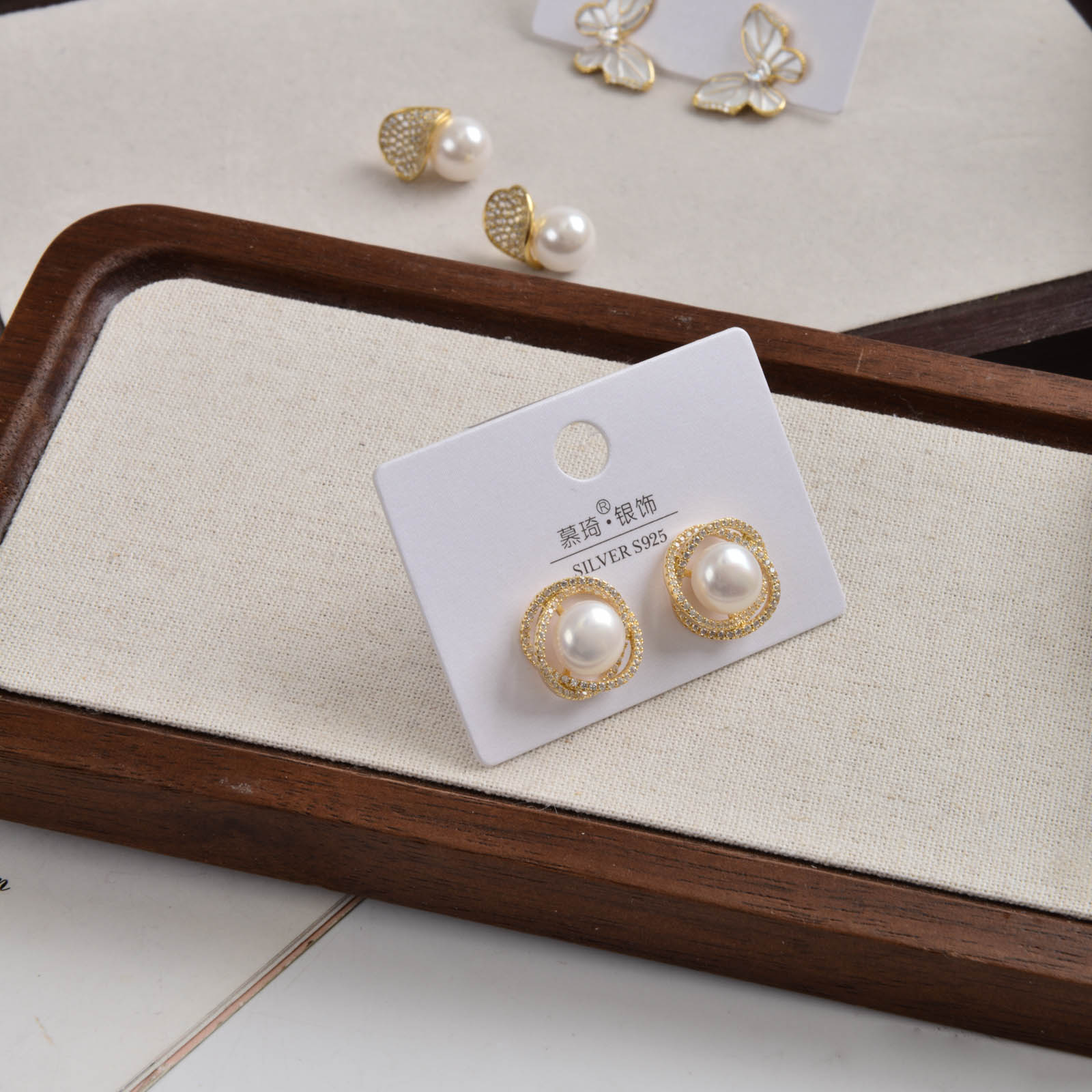 饰品/耳饰/耳钉/珍珠耳环/植绒耳钉细节图