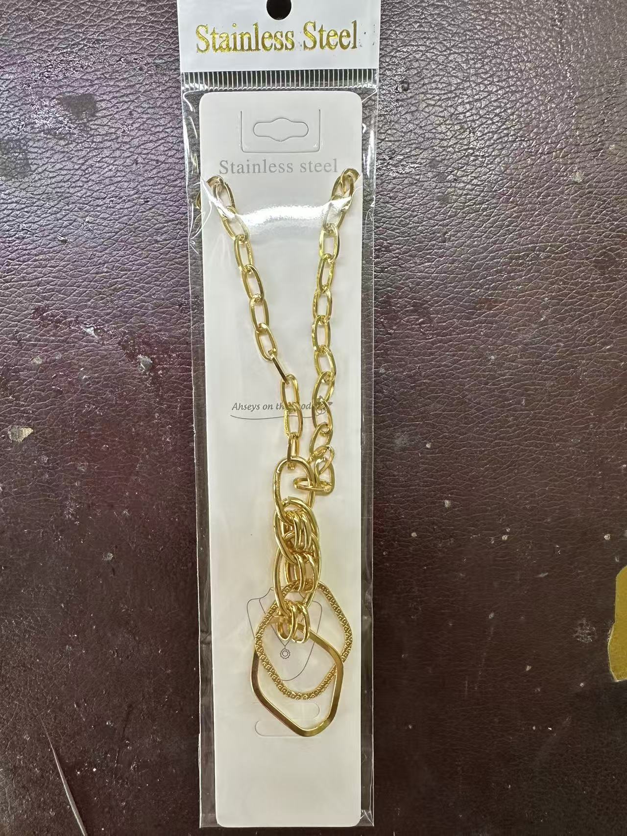 Factory direct supply: Fashionable ins lamp, hollowed-out geometric heart decoration, metal pendant, thick chain, hip-hop style necklace