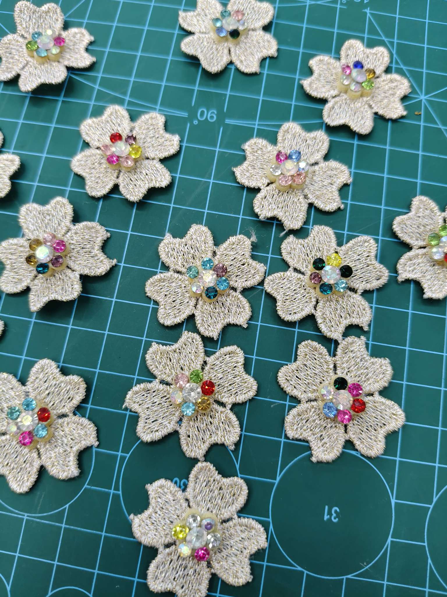 【缘织绣】辅料花边金丝线小花🌸🌸🌸纺织皮革花边辅料双层刺绣织带双色蕾丝网布装饰材料厂家直销