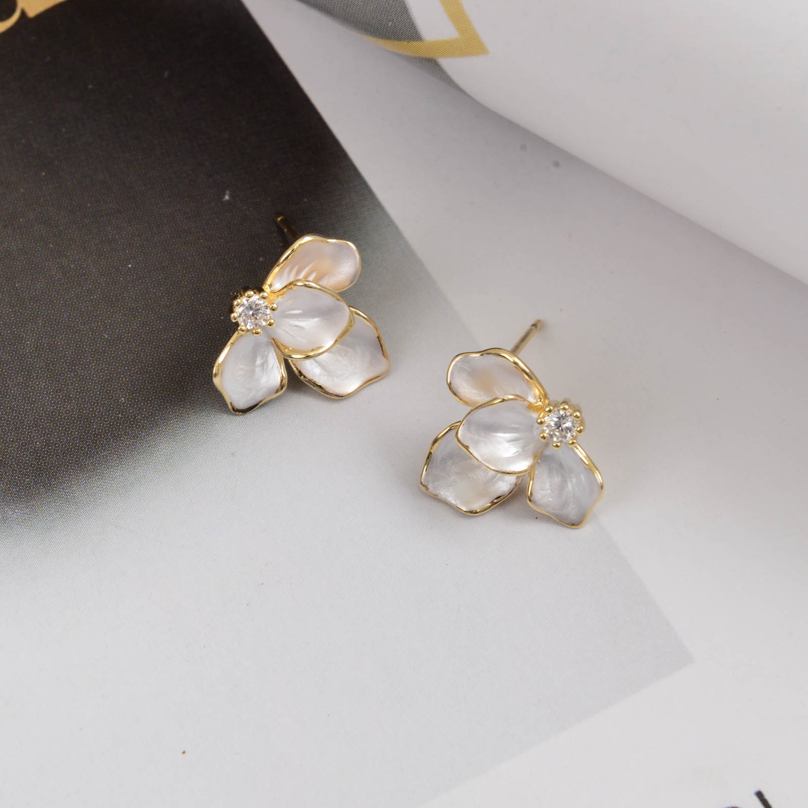 饰品/耳钉/耳饰/珍珠耳环/植绒耳钉细节图