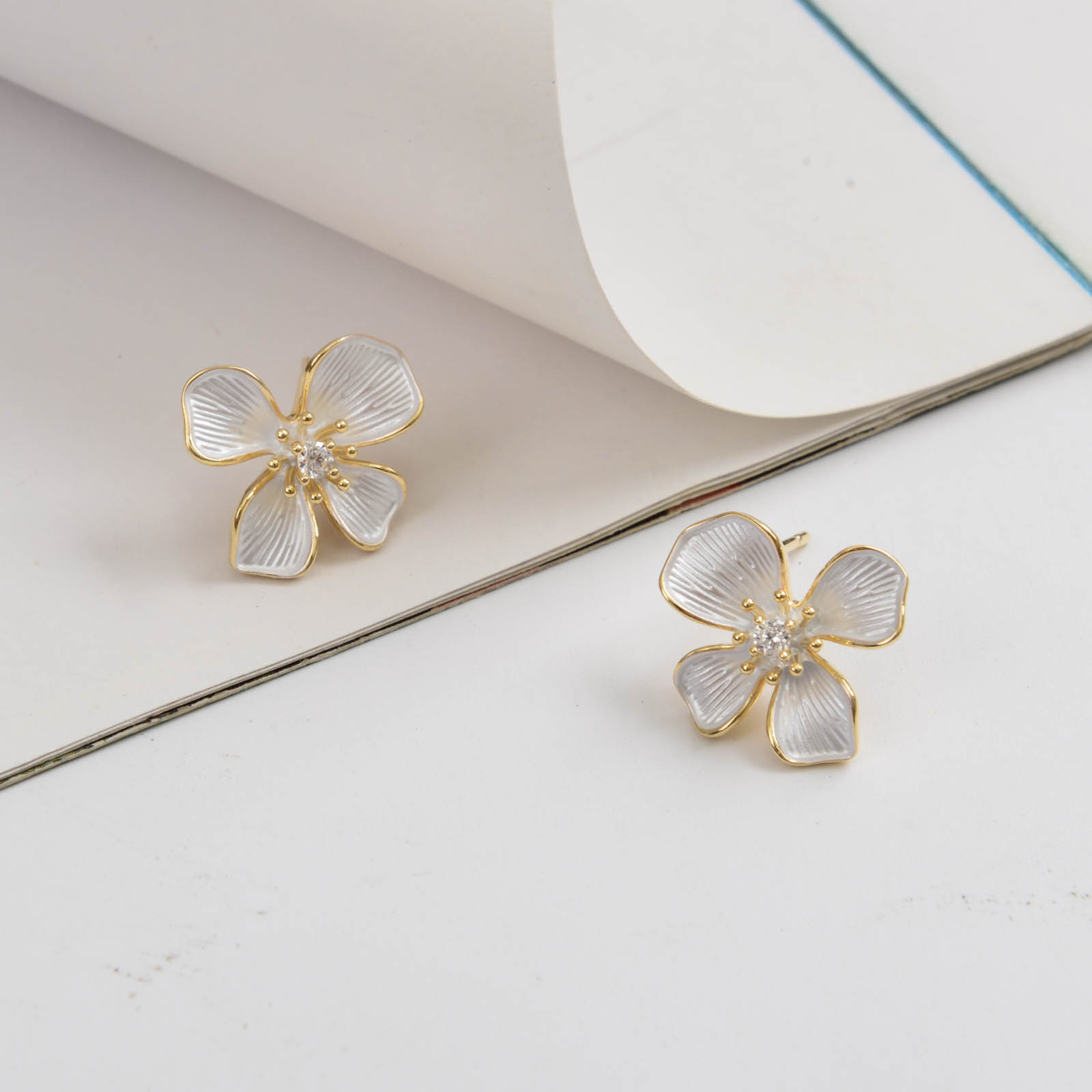 饰品/耳钉/耳饰/珍珠耳环/植绒耳钉细节图