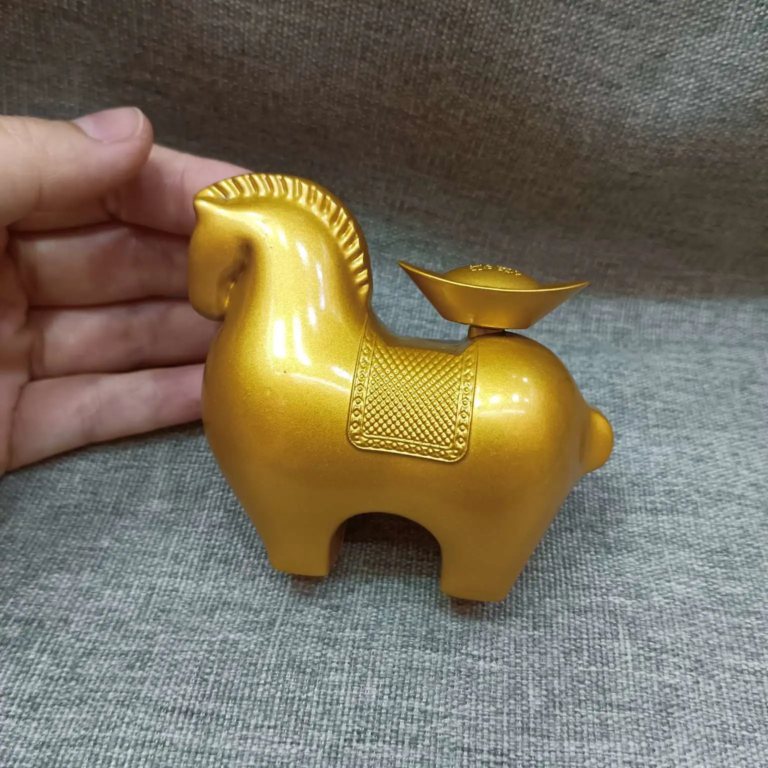 A horse-backed ingot rotating piece of Zhonggong craft detail image 3