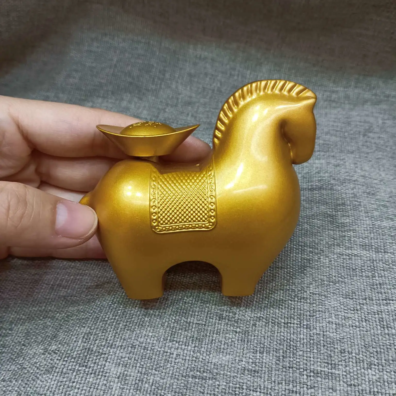A horse-backed ingot rotating piece of Zhonggong craft detail image 5