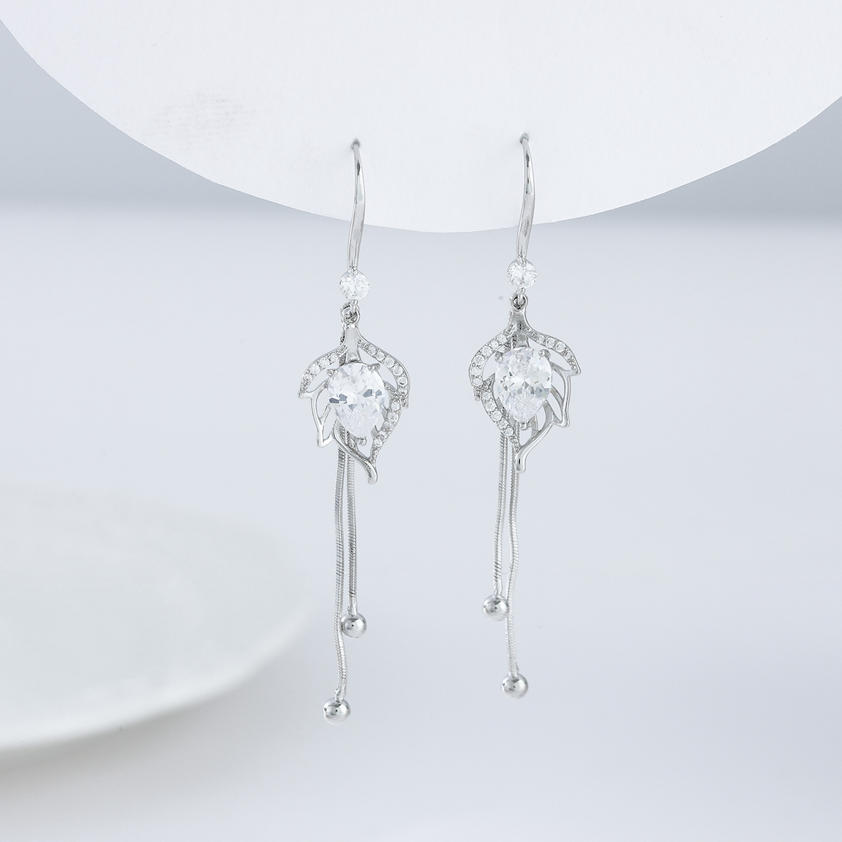 Xuhui brand's exquisite and light luxury copper-plated with real gold and zircon inlaid S925 silver needle wheat ear long style ultra-luxurious design fashionable ear hooks Specification drawing