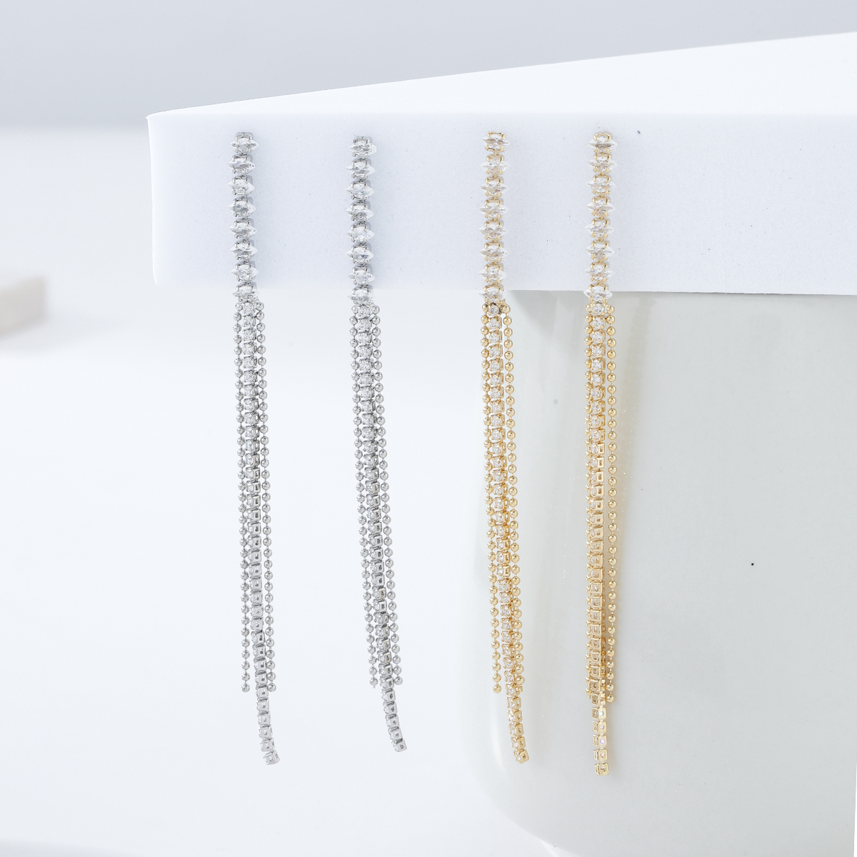 Xuhui brand's light luxury, fashionable and versatile S925 silver needle copper plated with real gold and set with zircon, luxurious and super fairy stud earrings Application Scenario