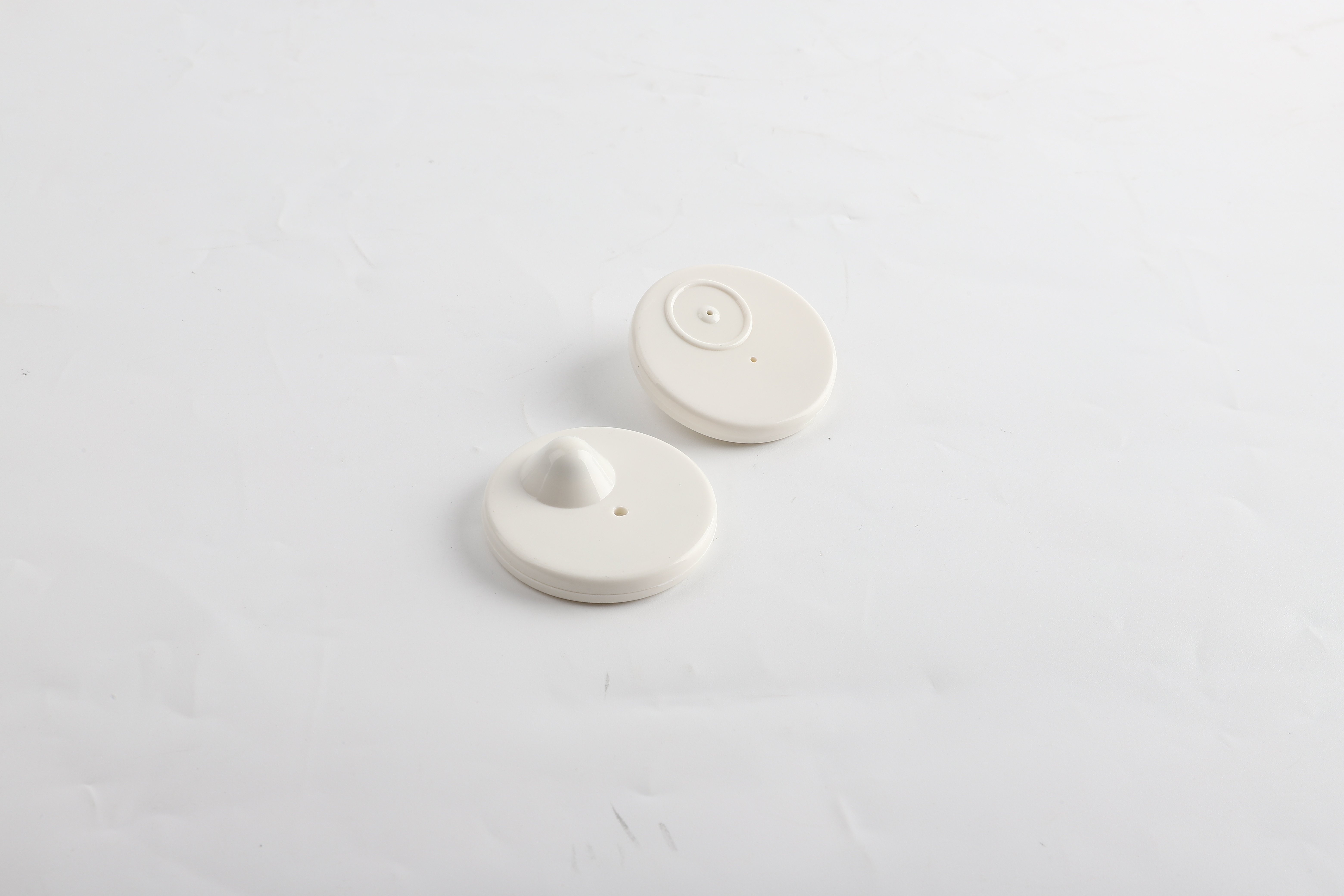 Eccentric Round Anti-Theft Buckle, Supermarket Anti-Theft Buckle, Clothing Anti-Theft Magnetic Buckle, Shopping Mall Anti-Theft Radio Frequency Sound Magnetic Anti-Theft Buckle Application Scenario