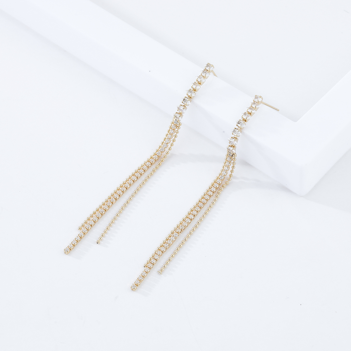 Xuhui brand's light luxury, fashionable and versatile S925 silver needle copper plated with real gold and set with zircon, luxurious and super fairy stud earrings Specification drawing